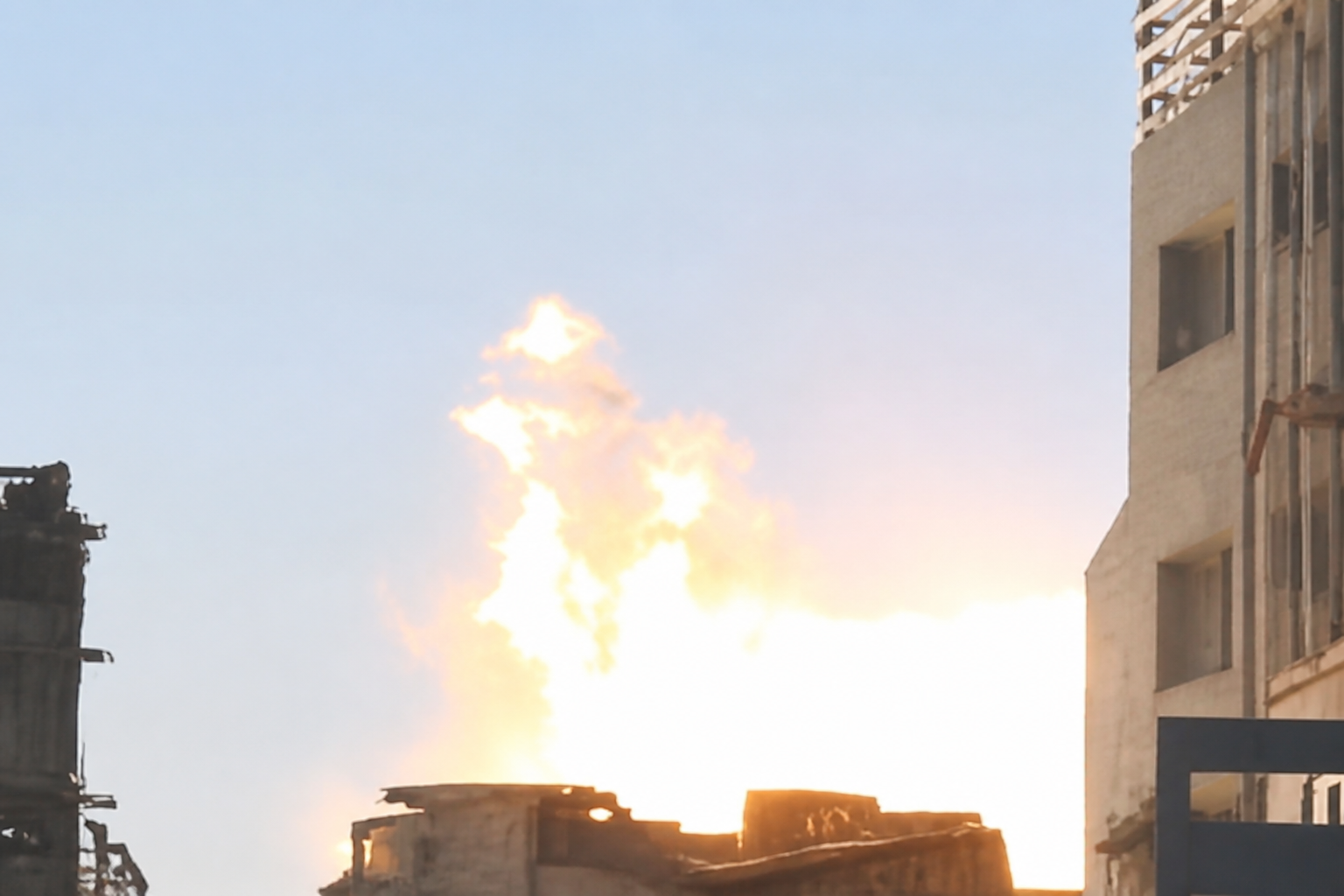 Massive fire breaks out at industrial zone in Egypt's Obour City