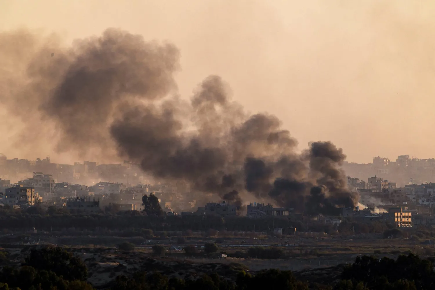 إصابة عشرات الفلسطينيين في قصف إسرائيلي على غزة