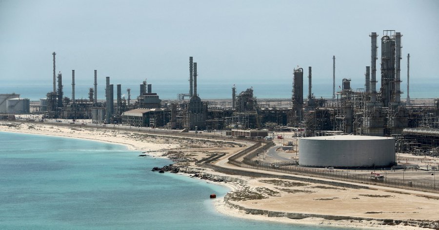 منتجو الشرق الأوسط يواصلون شحن النفط والغاز رغم تصاعد الهجمات بمضيق هرمز