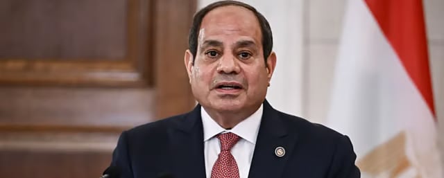 الرئيس المصري يعزي القيادة في شهداء حادث طائرة أرامكو