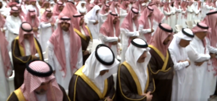 أمير الشرقية ووزير الطاقة بمقدمة المصلين على 7 من شهداء حادثة مروحية أرامكو