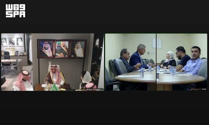 وزير الصناعة يبحث تعزيز التعاون التعديني مع الأردن