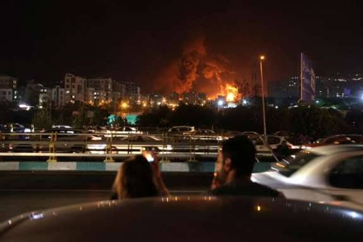 وكالة الأنباء الإيرانية: سقوط 4 صواريخ في محيط مدينة كنارك وتحليق مقاتلة أمريكية في أجواء المدينة