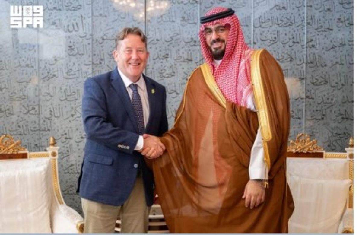 وزير الاقتصاد يبحث التعاون المشترك مع وزير المناخ والطاقة والبيئة الإيرلندي