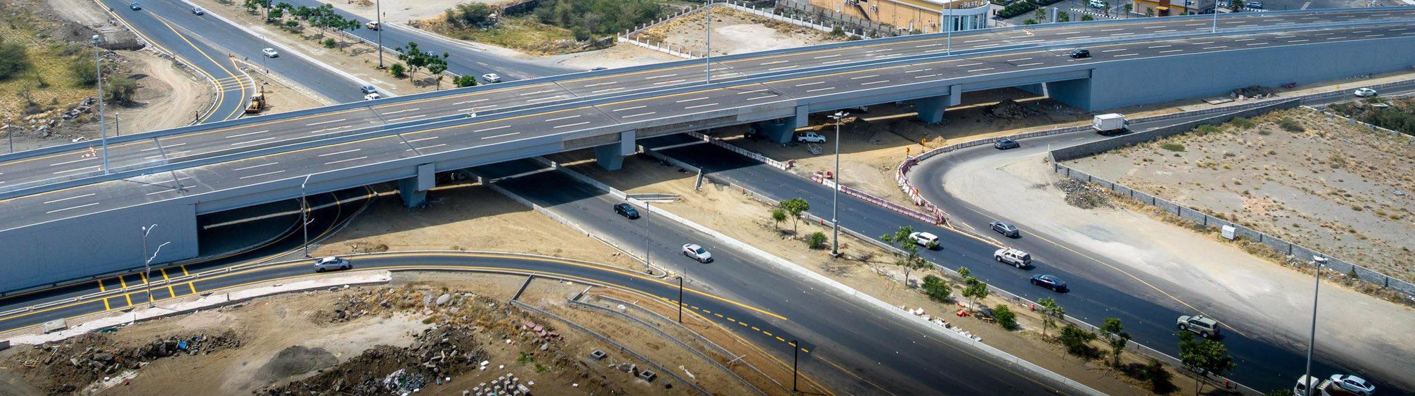 افتتاح جسر "مرحبا ألف" في أبها لتعزيز انسيابية الحركة المرورية