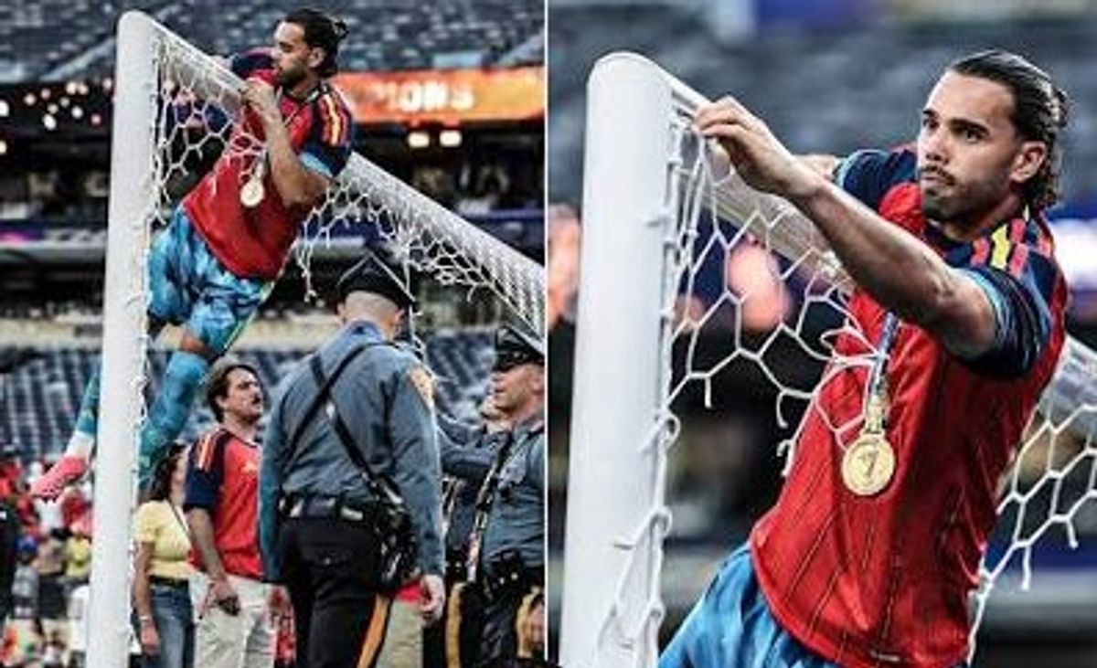 Spain goalkeeper David Raya escapes scare after World Cup medal mishap