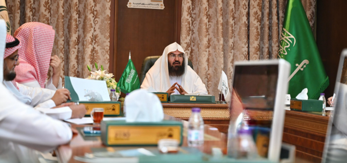 «السديس» يلتقي وكلاء الرئيس العام والمستشارين بالمسجد النبوي لتعزيز الاستعدادات لموسم العمرة والزيارة