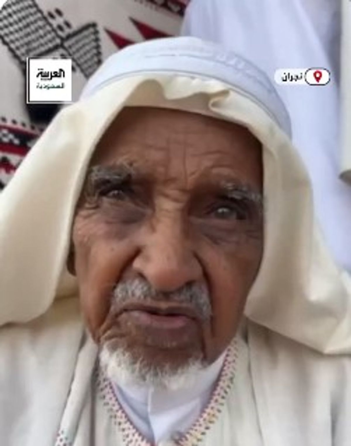 ابن سروان يوثق 65 عاماً من خياطة الأزياء التراثية في نجران