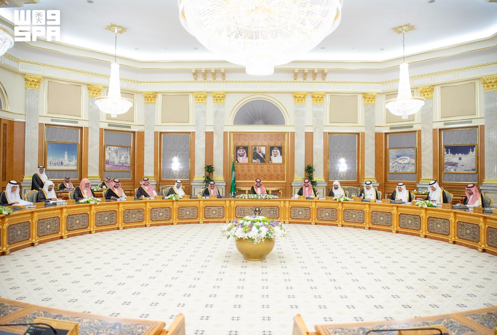 مجلس الوزراء يُدين الاعتداءات الإيرانية المتكررة على السفن التجارية في مضيق هرمز