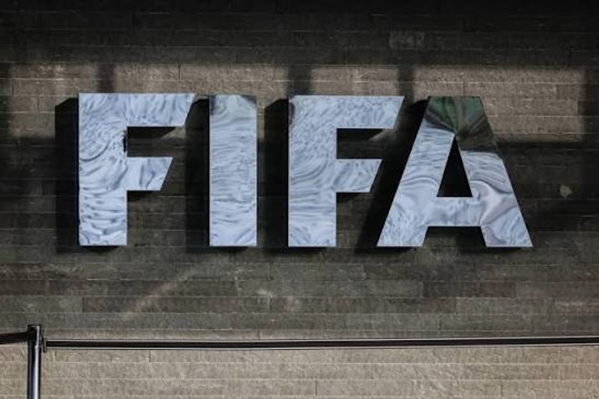 Logo de la FIFA devant un bâtiment, illustration du projet commercial