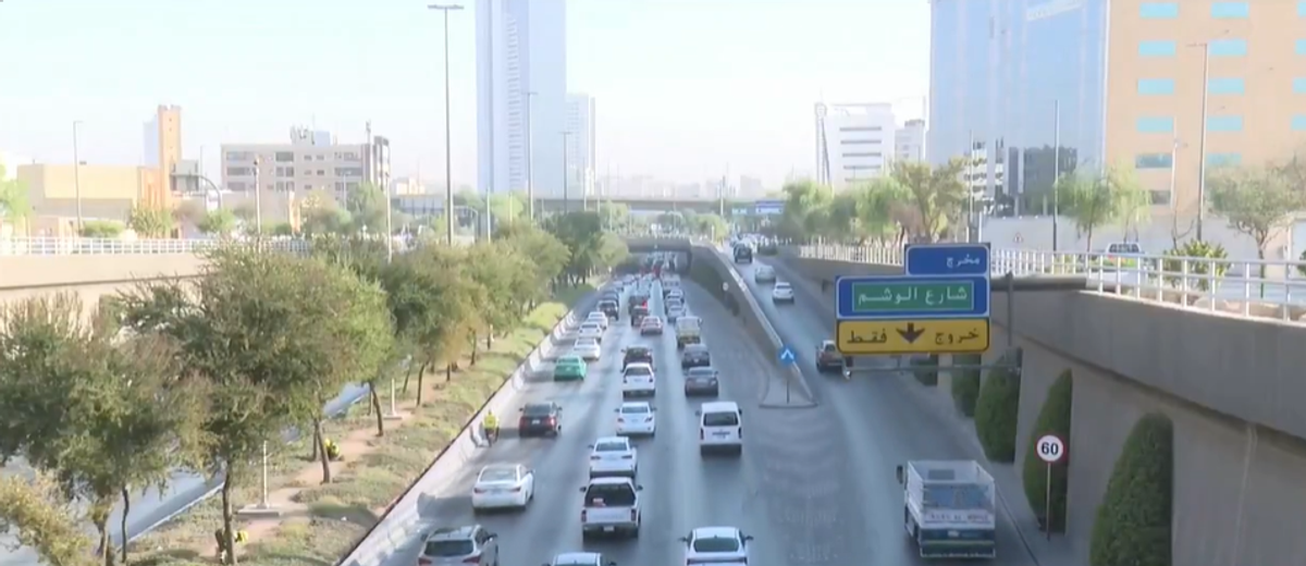 انتظام الحركة المرورية على طريق الملك فهد في الرياض