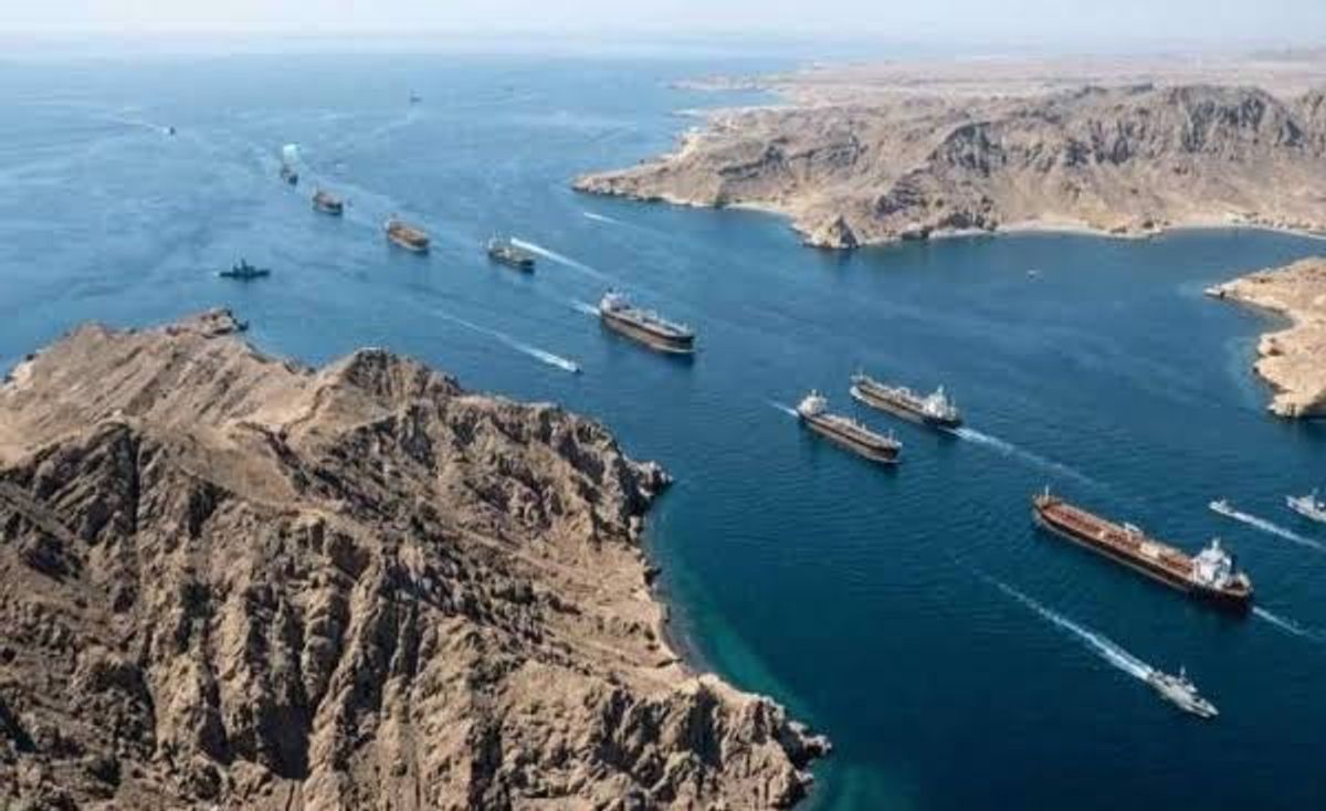 أكسيوس: عُمان تقترح فتح الممرين الجنوبي والشمالي في مضيق هرمز بالكامل