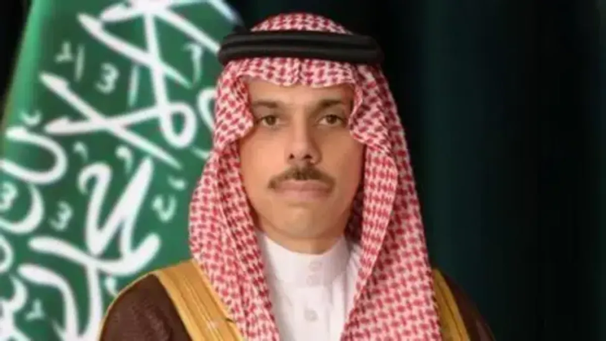 وزير الخارجية يتلقى اتصالًا من نظيره الكويتي بشأن الاعتداءات الإيرانية
