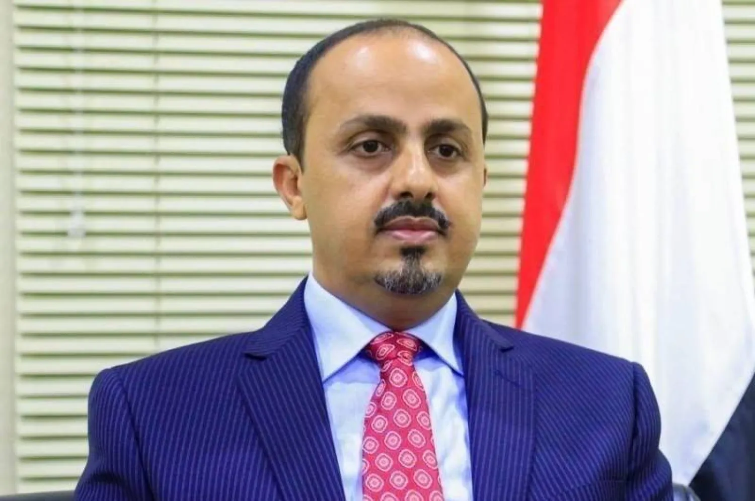 وزير الإعلام اليمني: مليشيا الحوثي تحتجز طائرة الصليب الأحمر  بمطار صنعاء