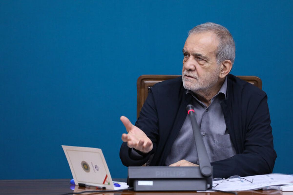 الرئيس الإيراني: أهم ساحة معركة اليوم هي الاقتصاد ومعيشة الشعب