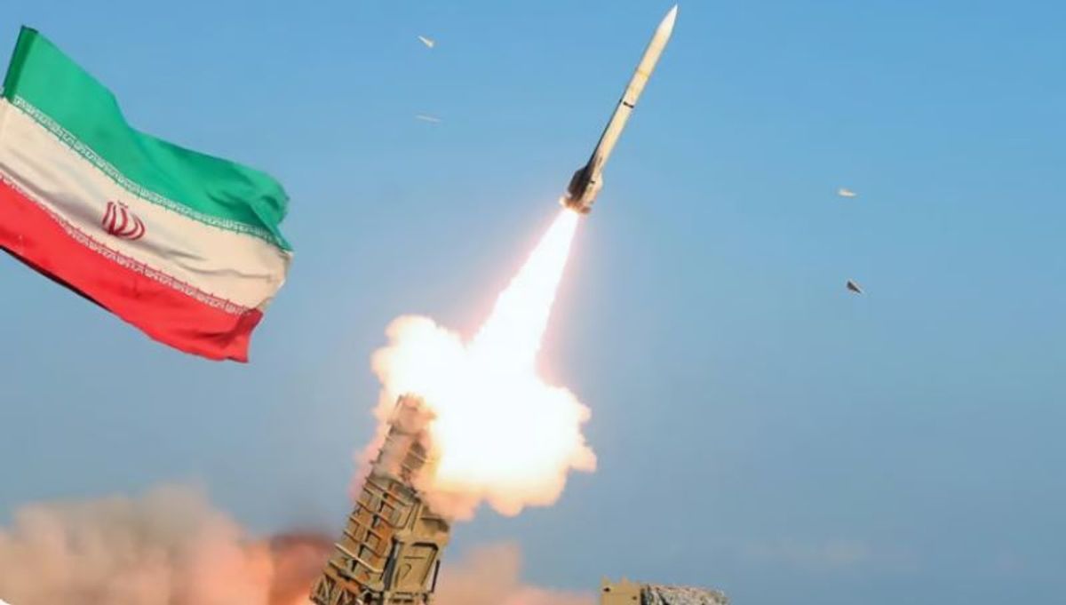 إيران تستهدف مواقع في البحرين والكويت ومقتل أحد عناصر الحرس الثوري