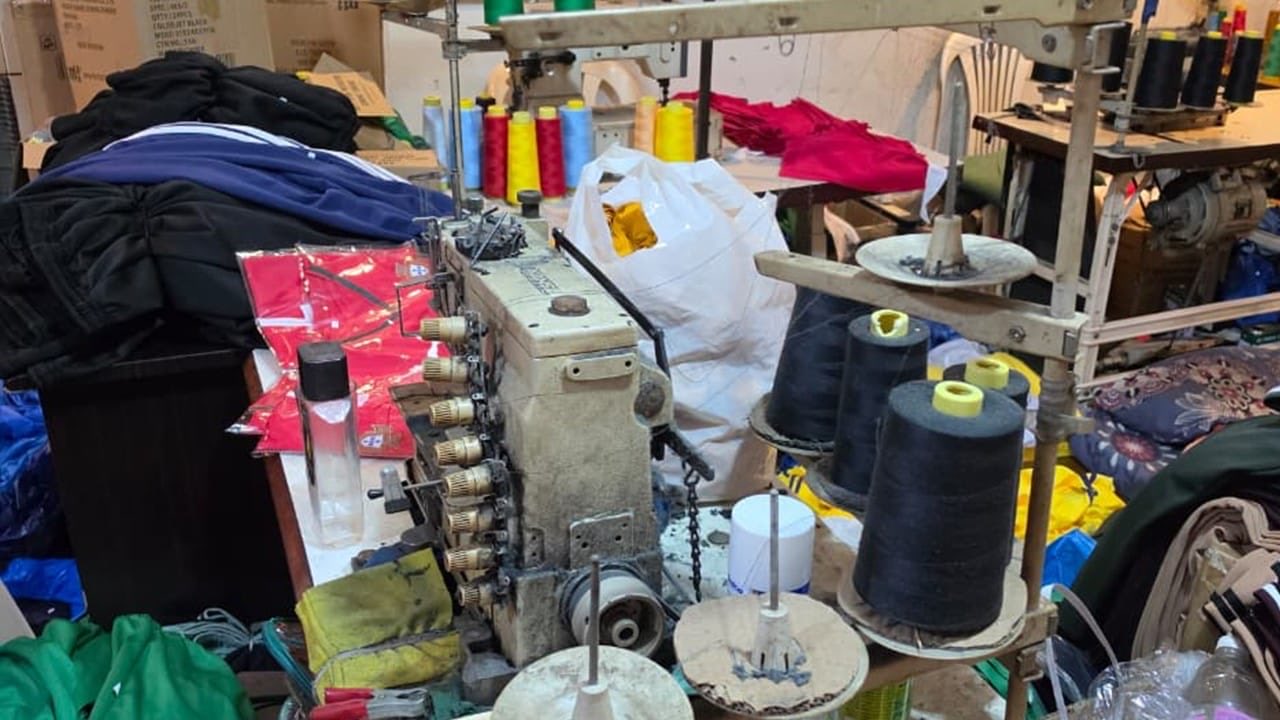 Jeddah authorities seize 3,699 counterfeit clothing items, refer violators