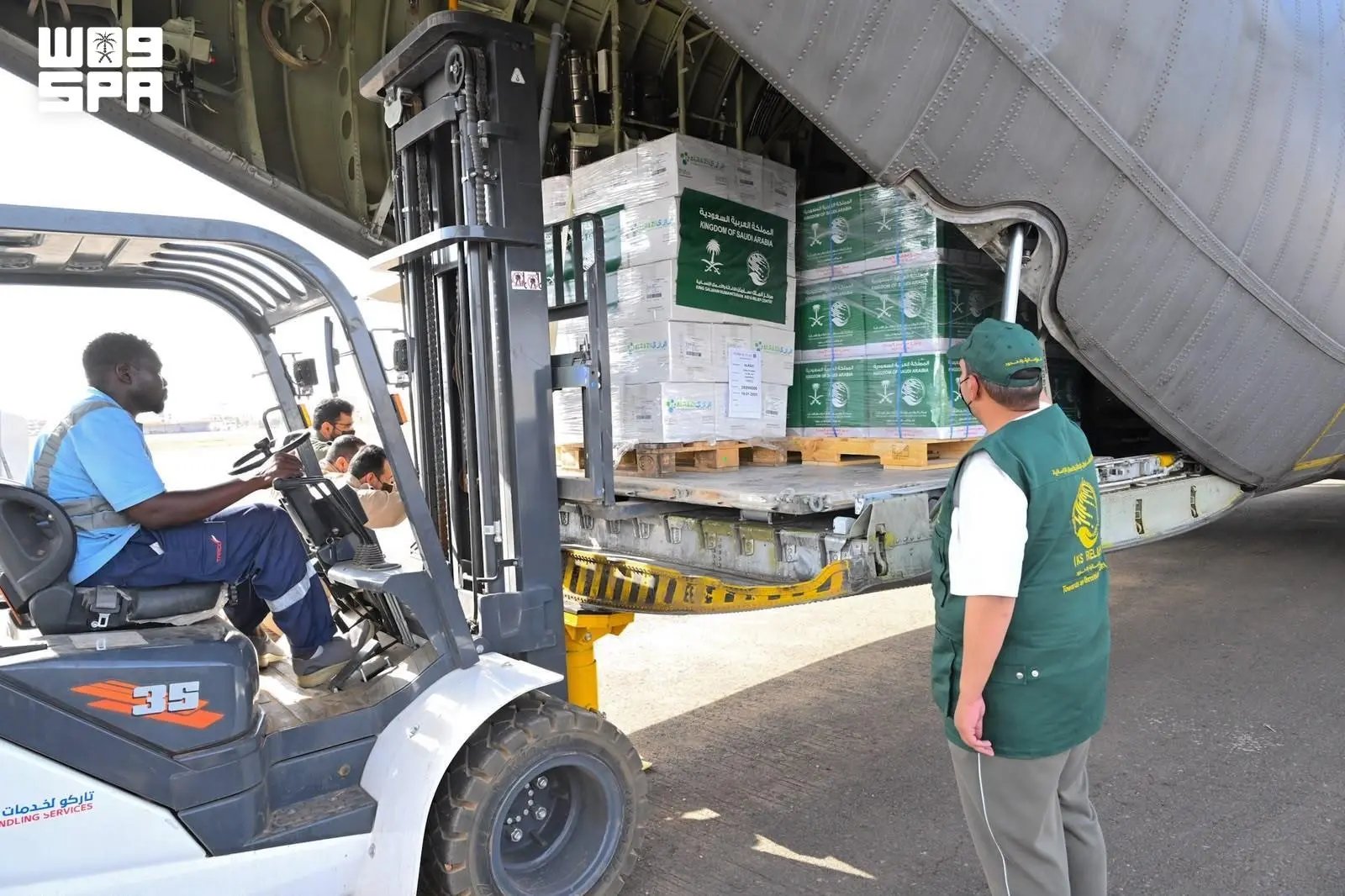 Saudi Arabia sends relief plane with 10 tons of aid to Sudan