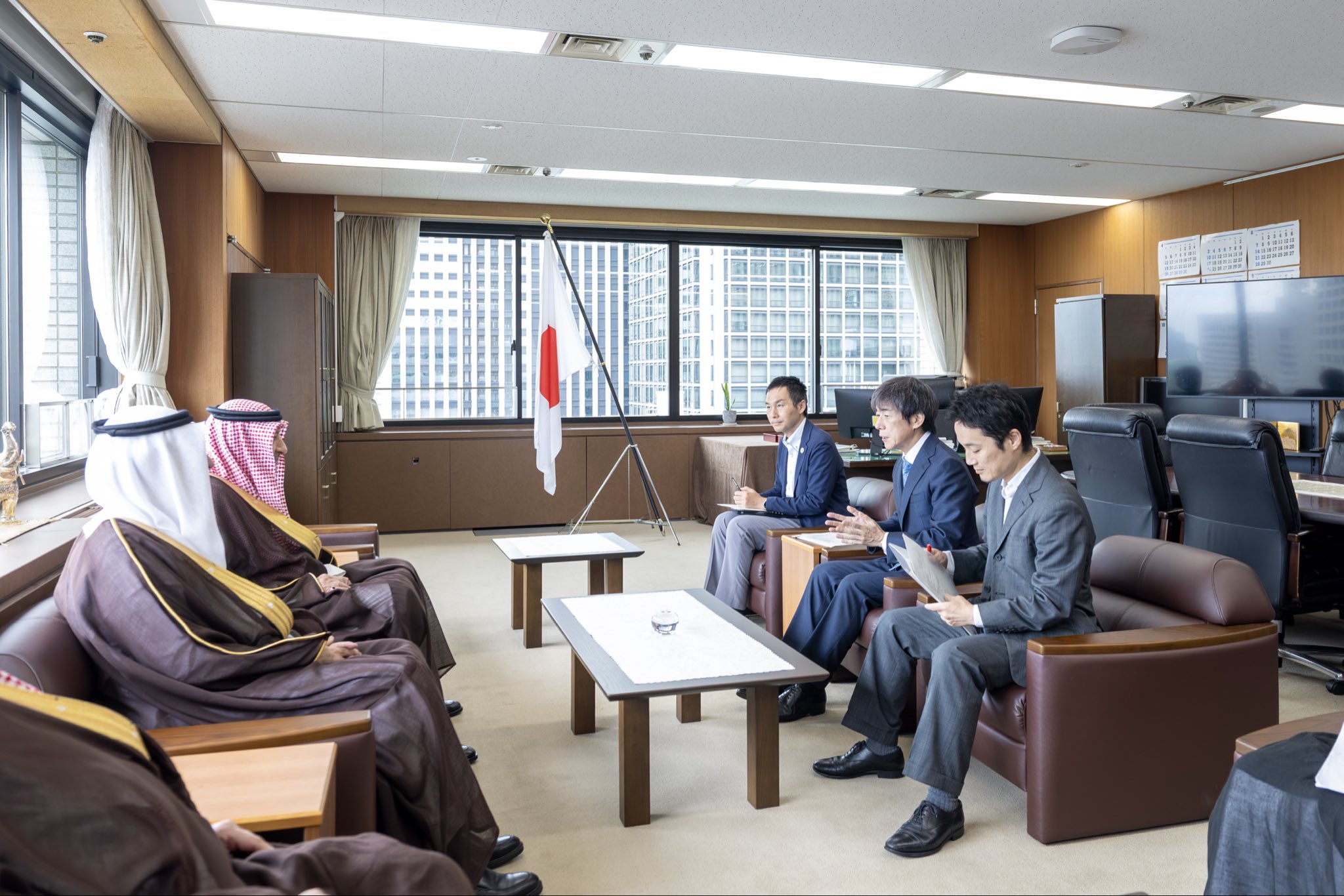 Le vice-ministre saoudien des Affaires étrangères discute du renforcement des liens avec des responsables japonais