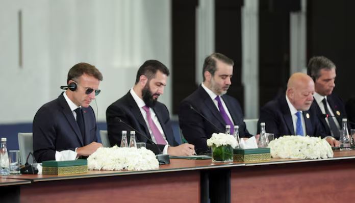 ماكرون: فرنسا مستعدة للمساهمة في إعادة بناء اقتصاد سوريا
