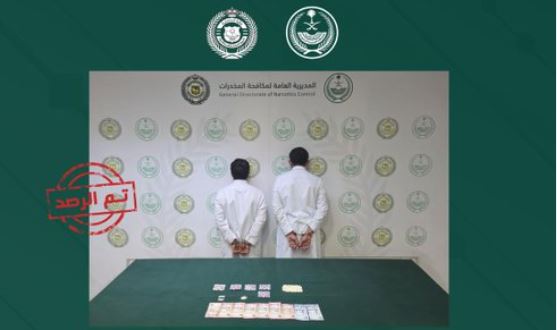 القبض على مواطنين ومقيم يمني لترويجهما الحشيش والإمفيتامين بنجران وجدة