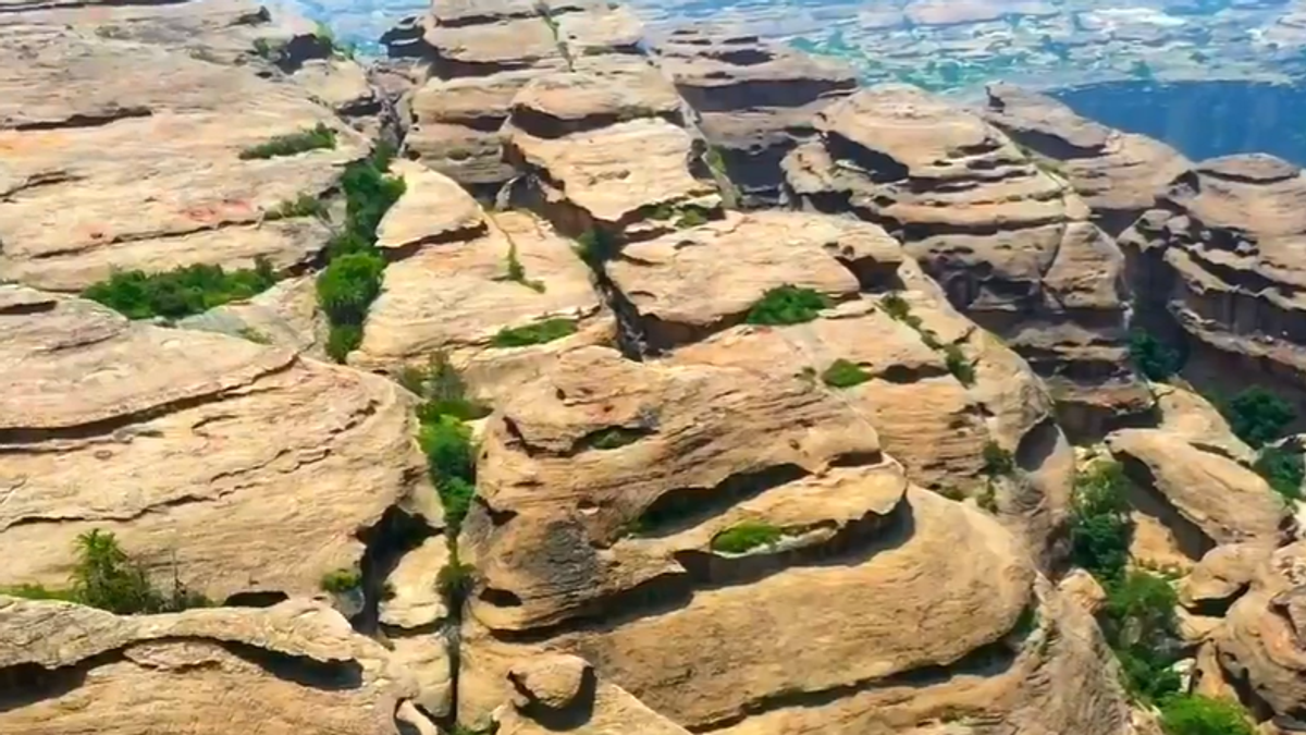جبال القهر.. لوحة طبيعية تحكي جمال جازان وتبرز تنوعها البيئي