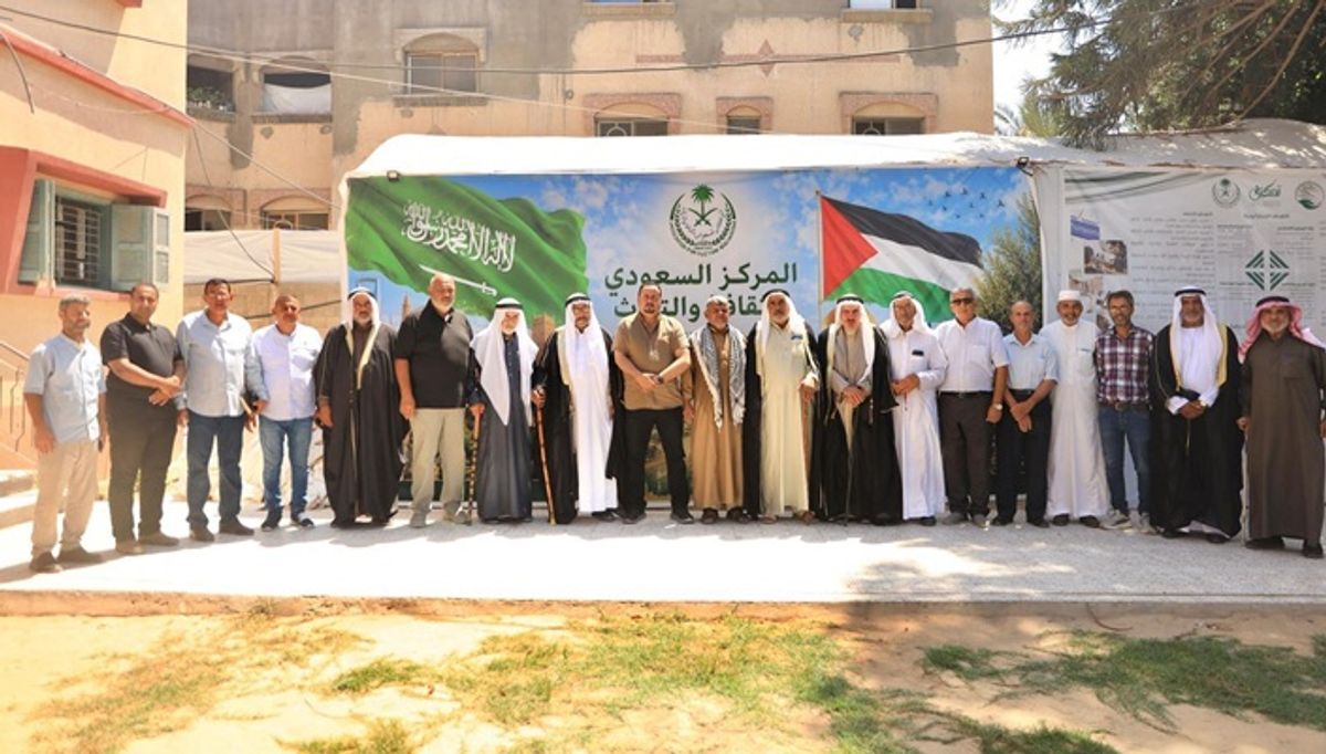 وجهاء غزة يشيدون بجهود المملكة الإنسانية ومبادرات مركز الملك سلمان للإغاثة