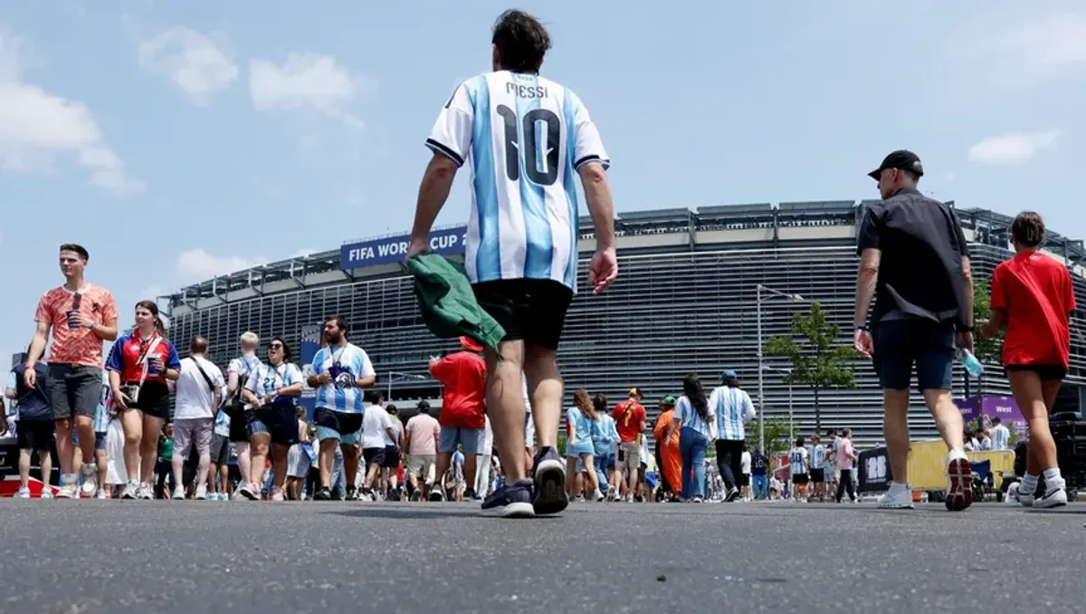 فوضى وازدحام شديدان أمام ملعب نهائي كأس العالم 2026 بين إسبانيا والأرجنتين