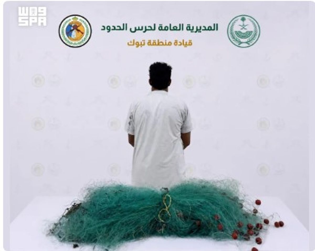 حرس الحدود بتبوك يضبط مواطنا مخالفًا للائحة الأمن والسلامة لمزاولي الأنشطة البحرية