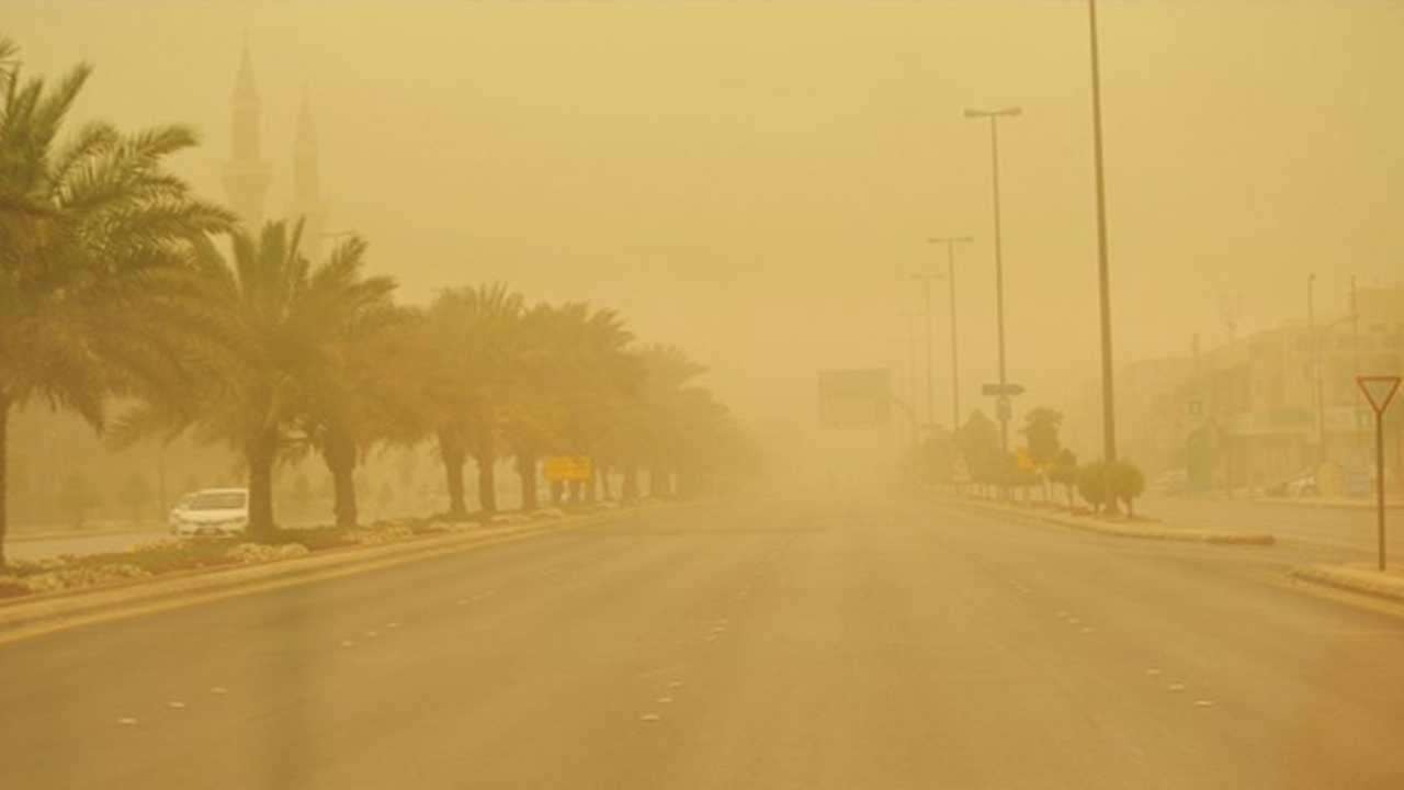 «الأرصاد» يُنبّه من أتربة مثارة ورياح نشطة على مكة حتى التاسعة مساءً