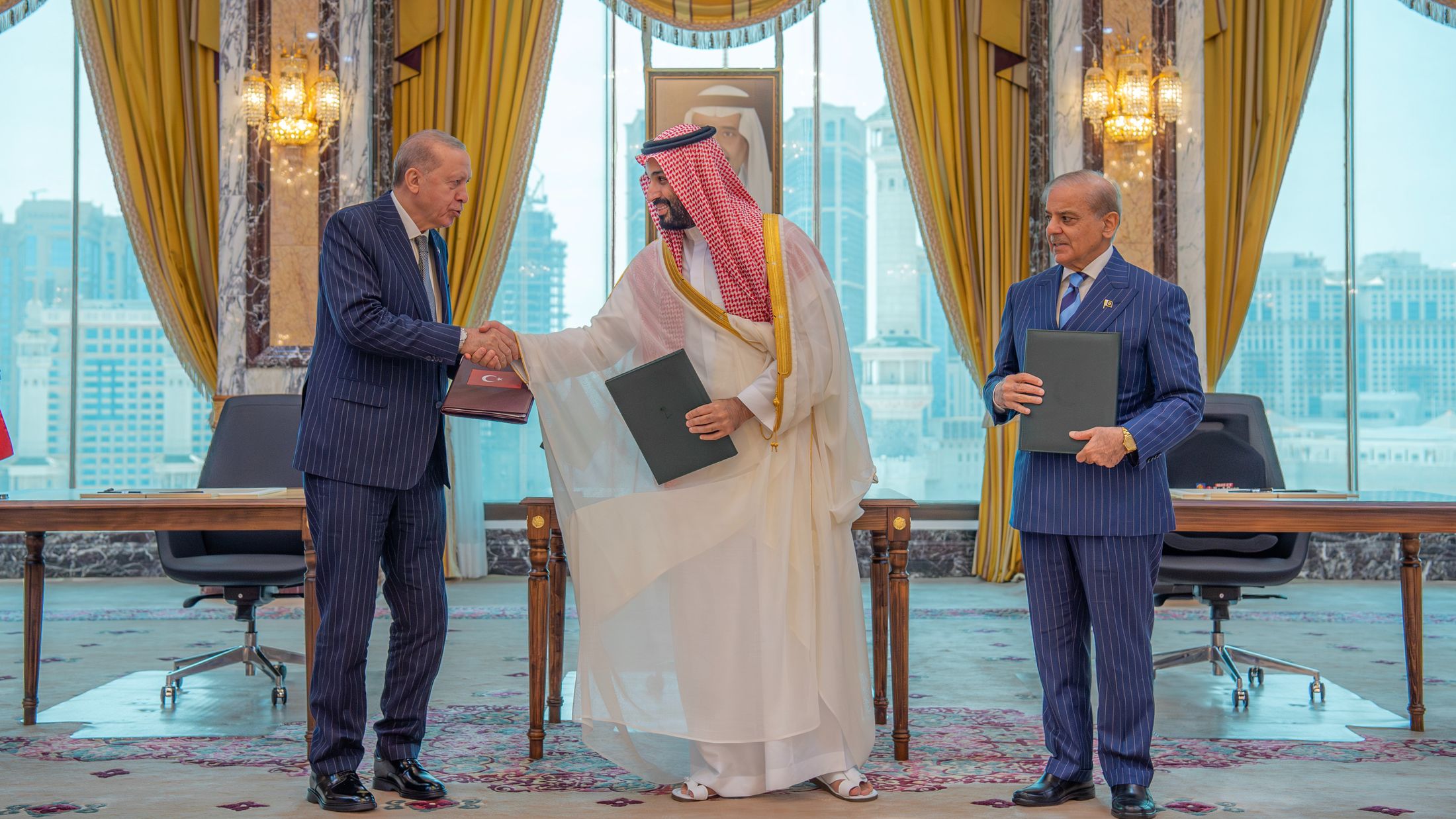 Signature de l’accord de défense de La Mecque entre trois pays