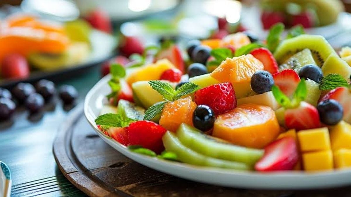 Uzmandan uyarı: Yemekten önce meyve ve salatanın 3 faydası