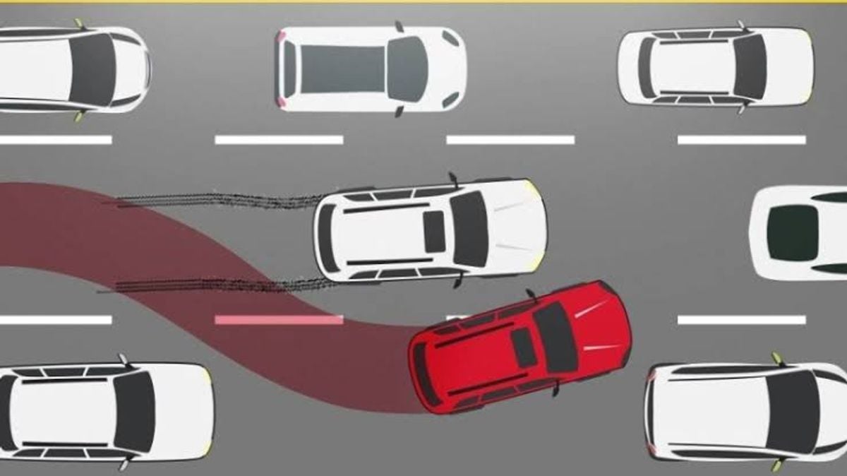 Trafik, araçlar arasında zikzak yapmaya karşı uyardı: Cezası 6 bin riyale kadar çıkıyor