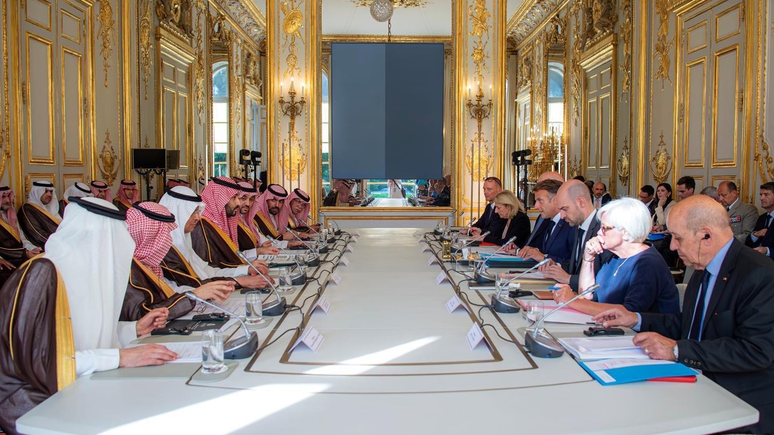 Saudi crown prince, French president issue joint statement to boost strategic partnership