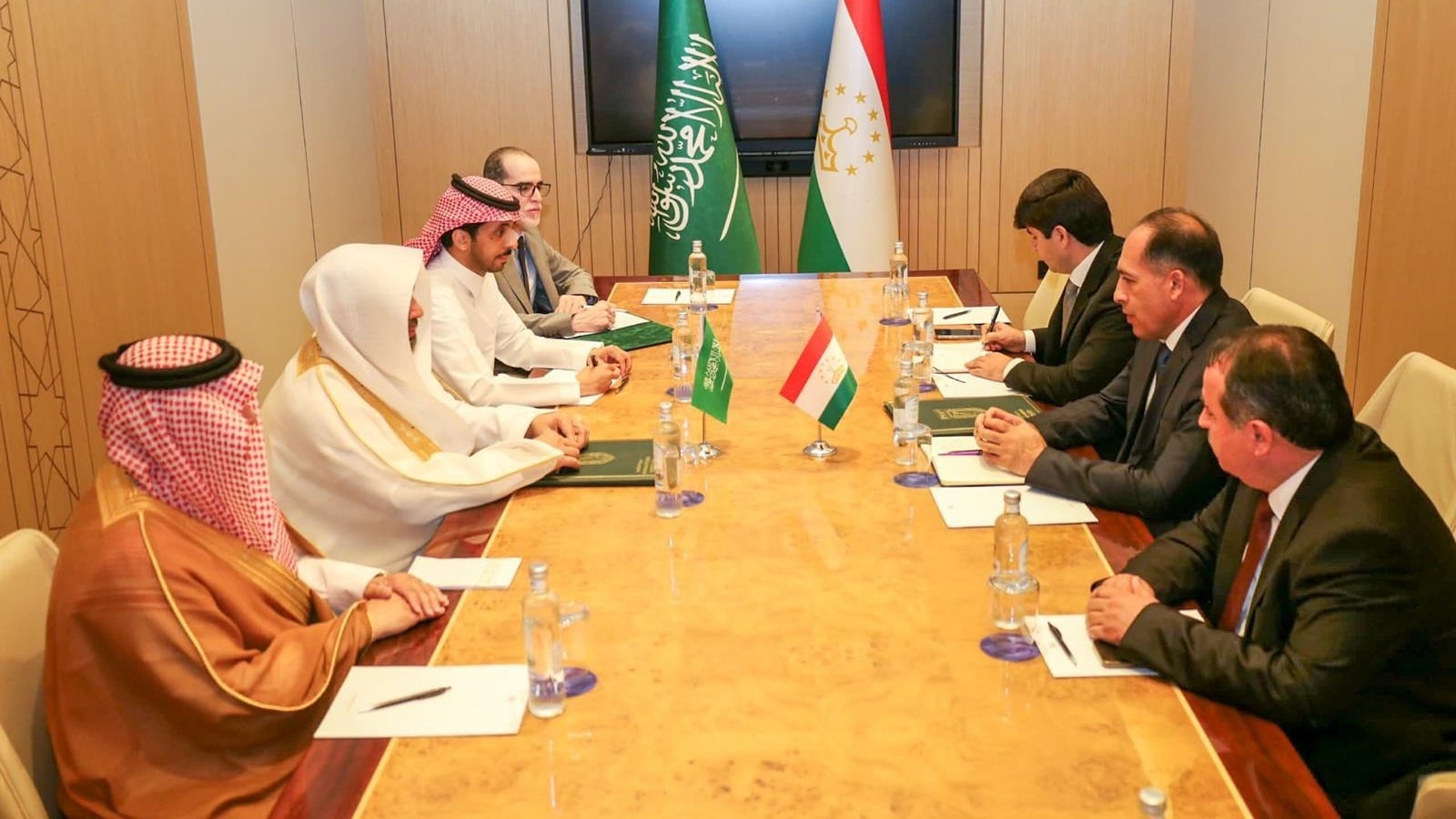 Saudi Islamic Affairs Ministry signs executive program with Tajikistan's religious committee