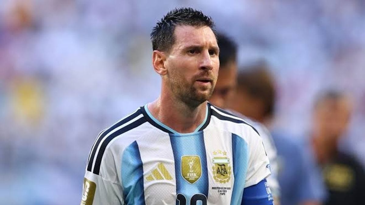 Lionel Messi announces retirement from international football with Argentina