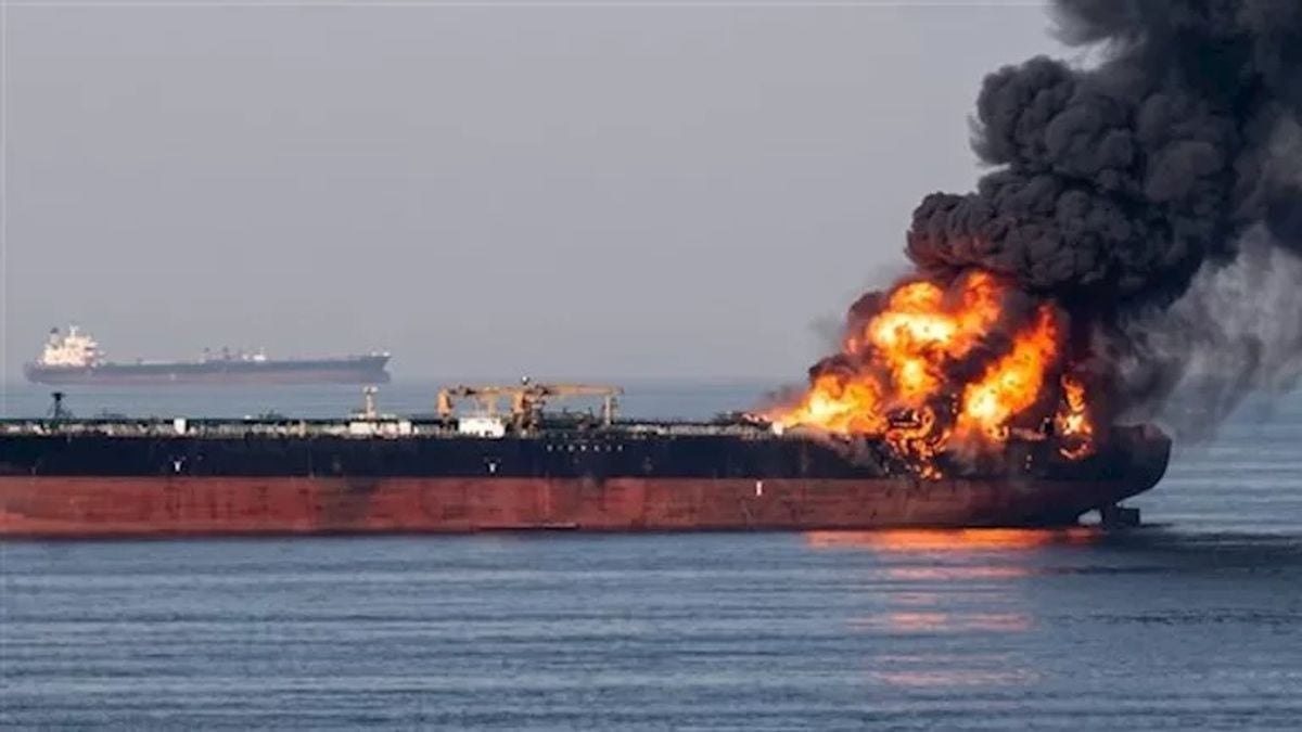Саудовский танкер «Амзан» подвергся атаке в Красном море