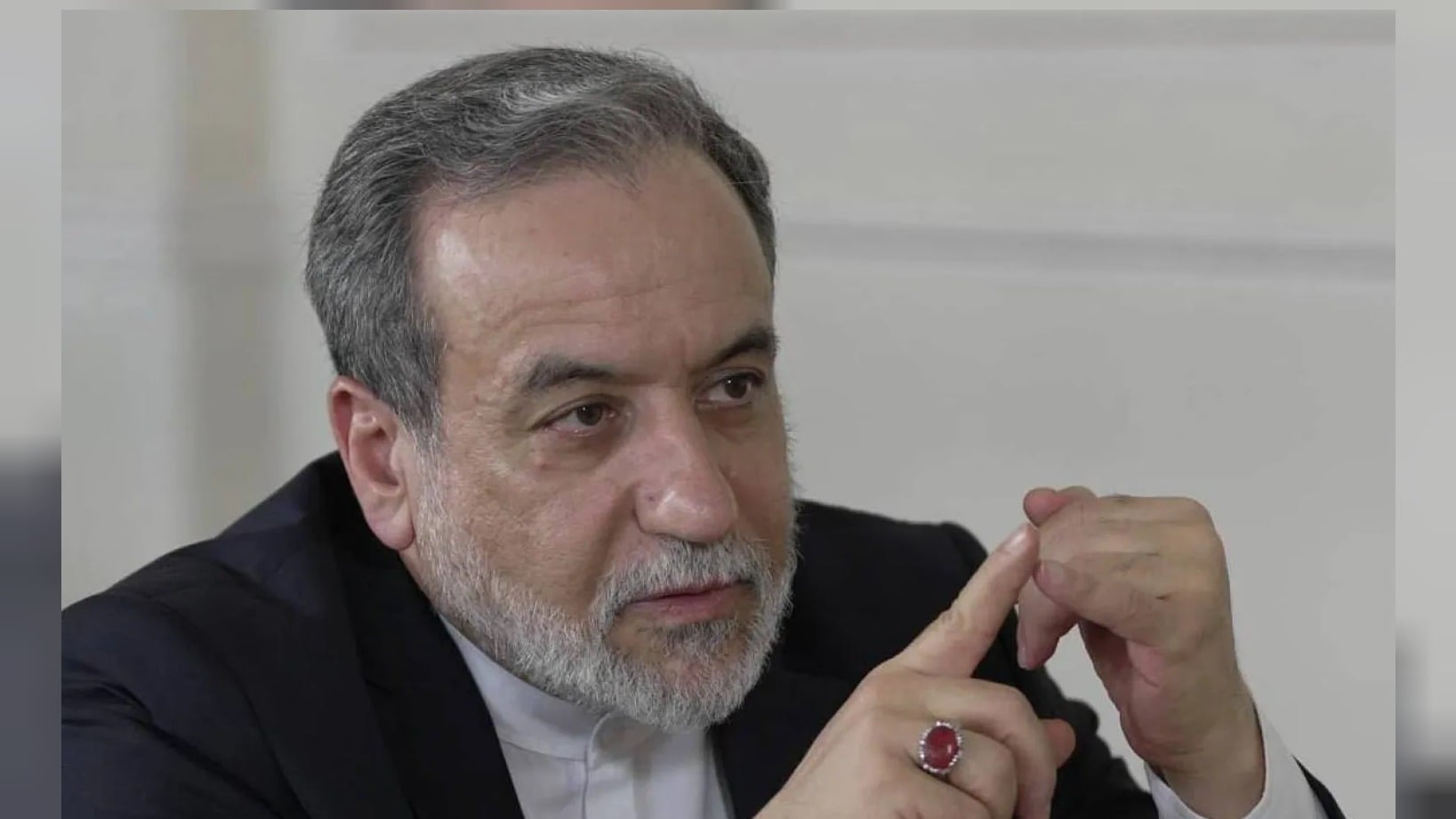 Iranian foreign minister discusses Strait of Hormuz talks