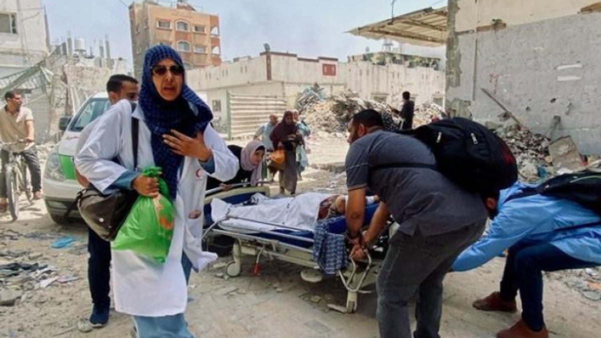 Fifteen Palestinians injured in Israeli forces and settler attacks across West Bank