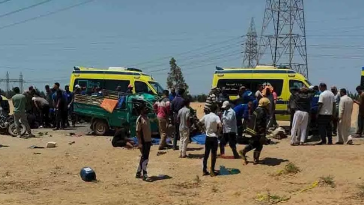 Fifteen killed, 32 injured in truck overturn in Egypt’s Ismailia