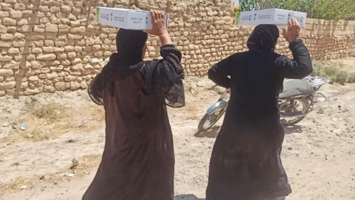 Le Centre King Salman distribue plus de 3 300 cartons de dattes à Raqqa
