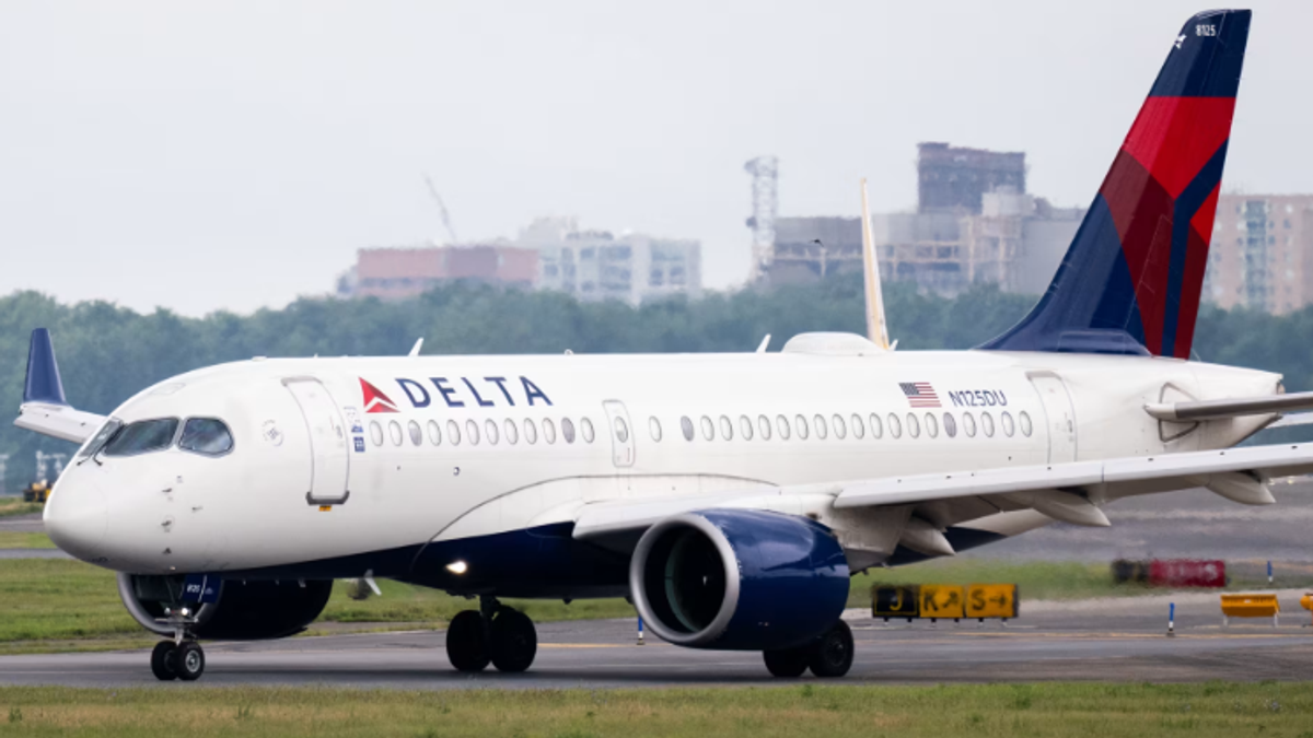 Delta flight makes emergency landing in Atlanta after cockpit smoke