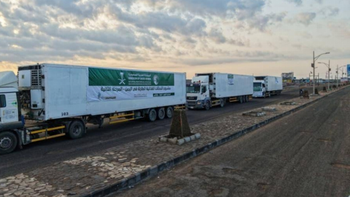Six new King Salman Center aid trucks arrive in Yemen’s Taiz