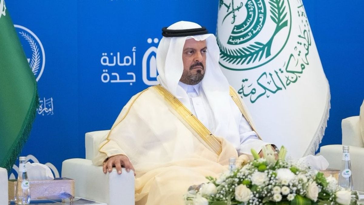 Wakil Gubernur Mekkah Serahkan Sertifikat Tanah Pengganti kepada Warga Jeddah