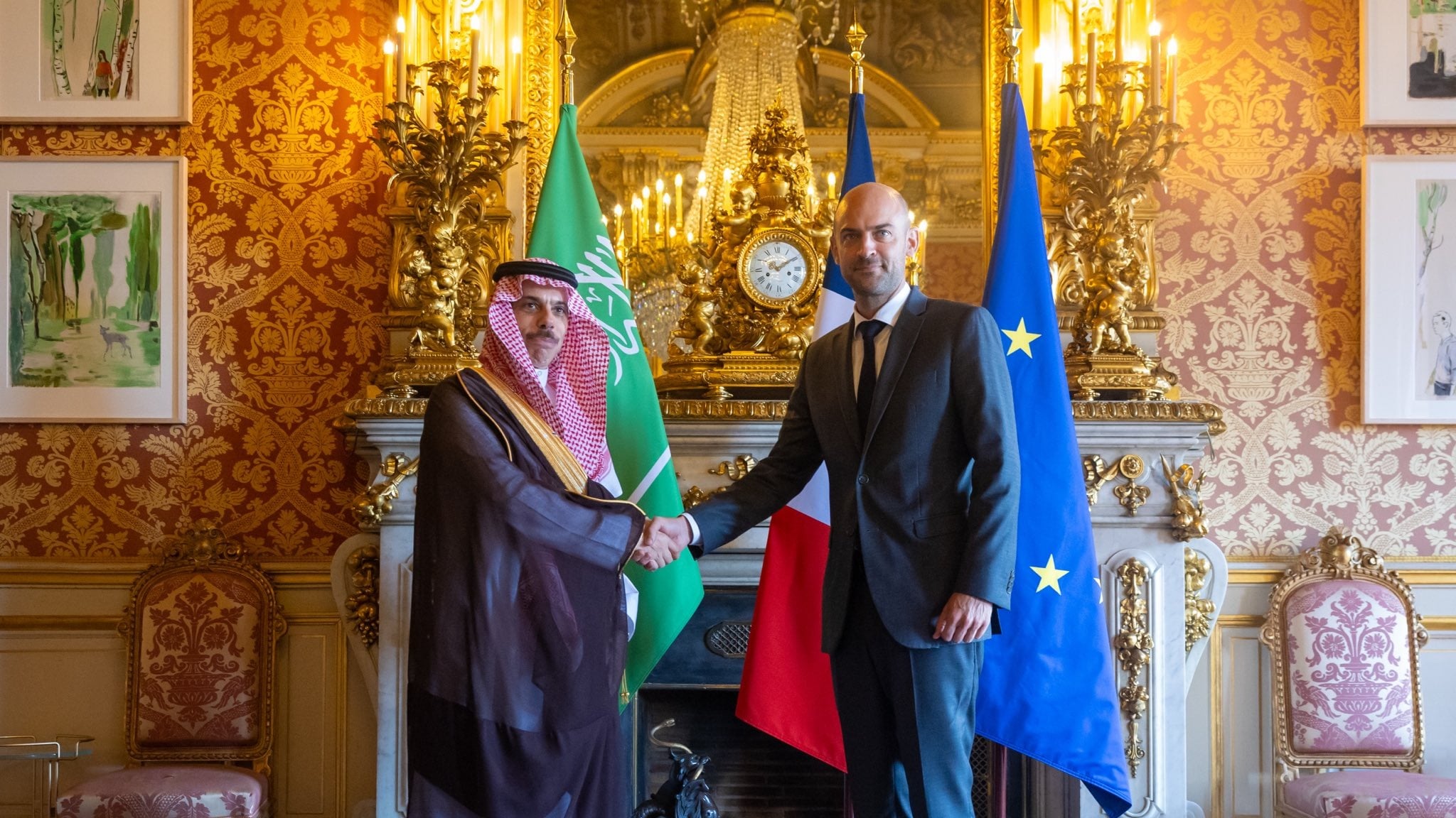 Saudi, French foreign ministers discuss strengthening ties in Paris