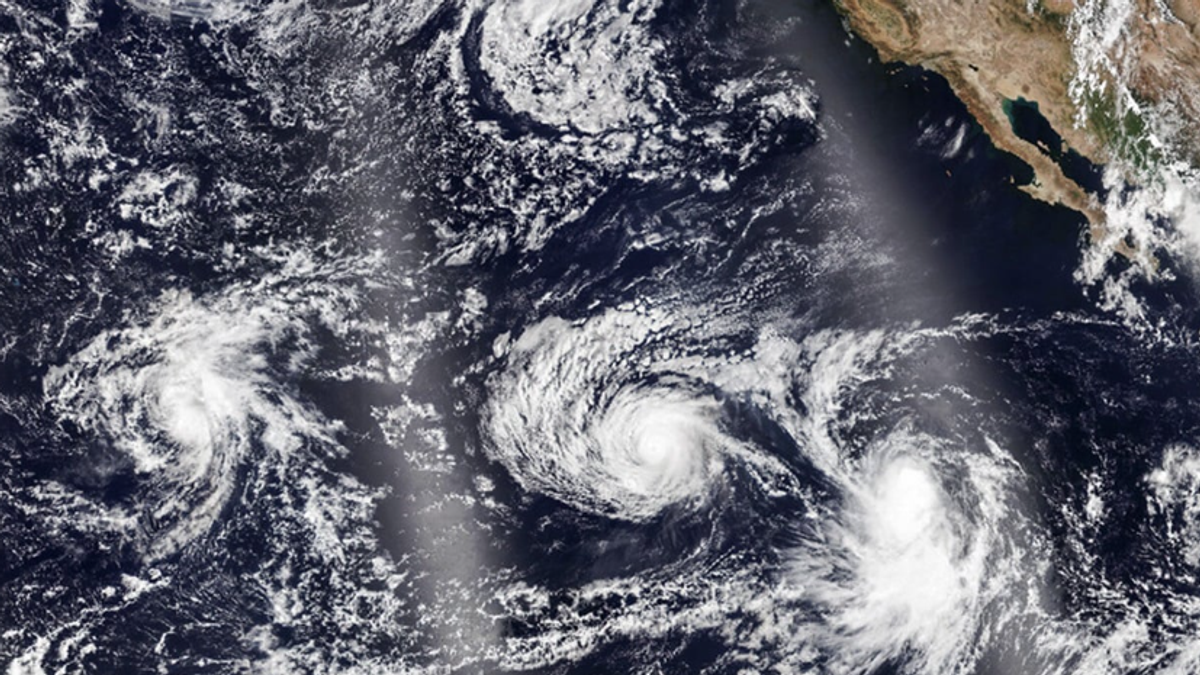 Heavy rain lashes Hawaii as Tropical Storm Lala approaches