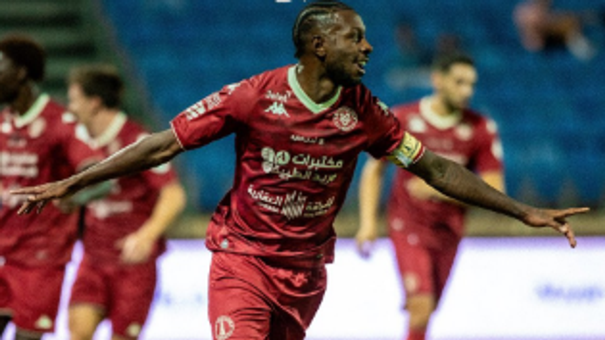 Al-Kholood withstands Al-Taawoun comeback to claim first Roshn League win