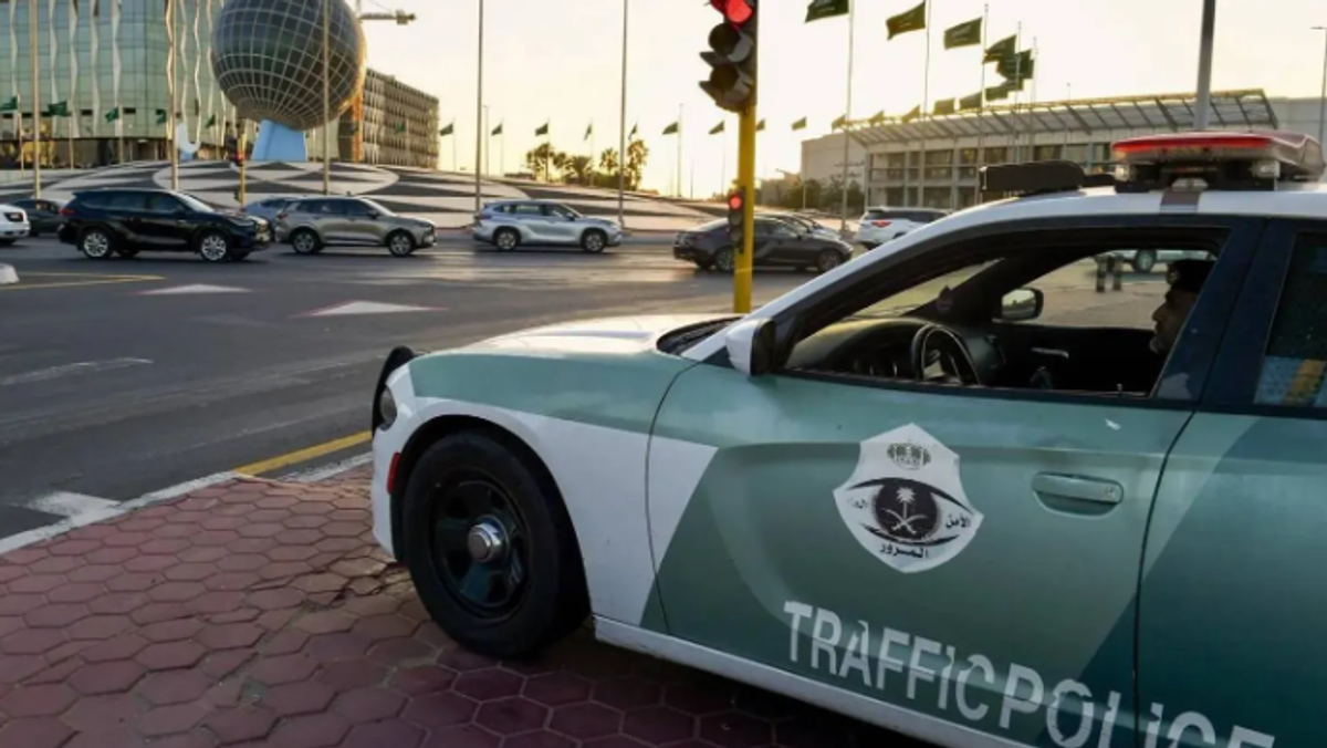 Drivers turn cars into mobile studios as livestreaming behind the wheel raises safety concerns