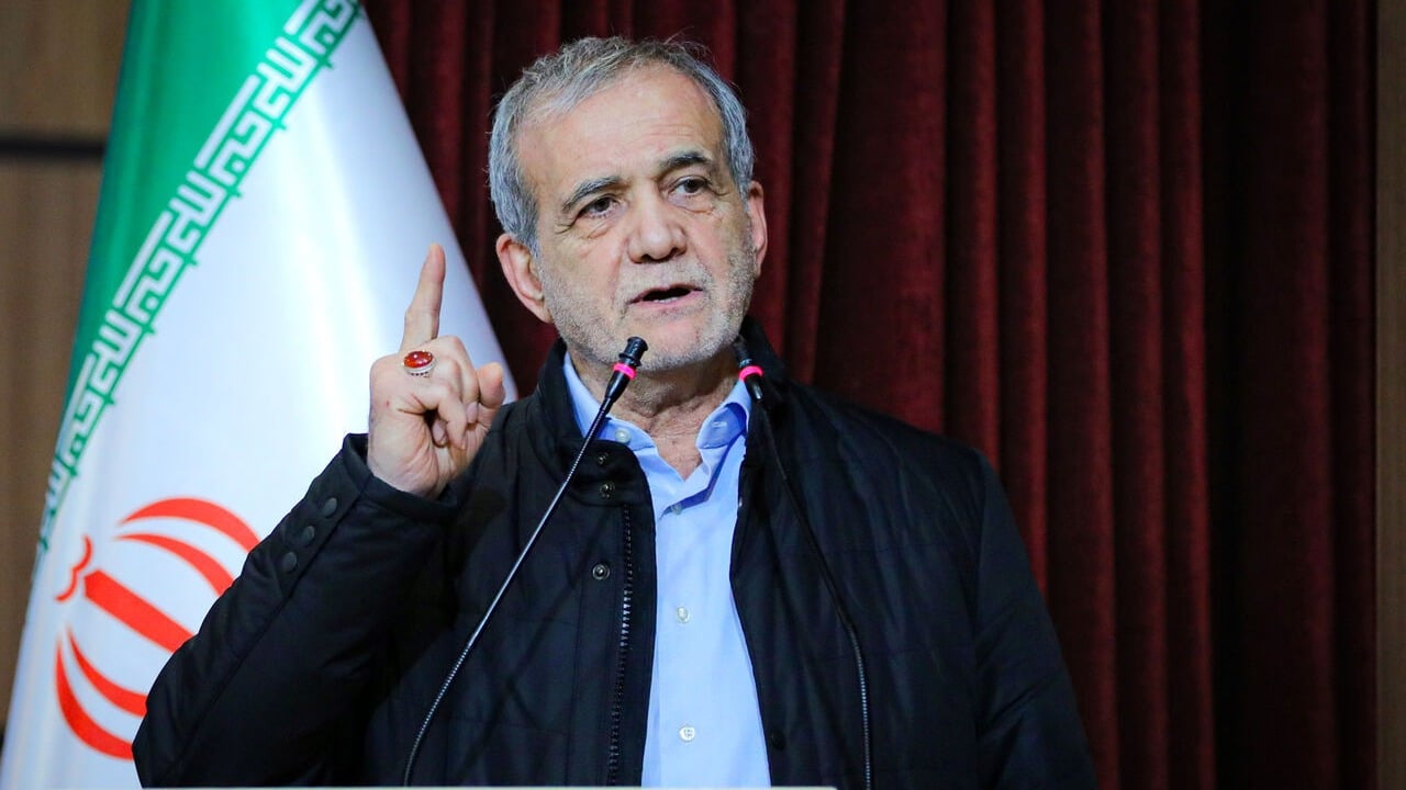 Iran links full reopening of Strait of Hormuz to US commitments, announces Oman shipping agreement