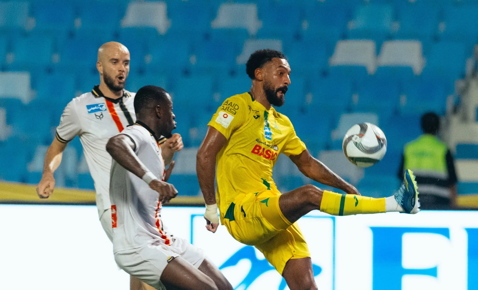 Empate sin goles entre Al-Khaleej y Al-Riyadh en la Liga Saudí; Trezeguet sale lesionado